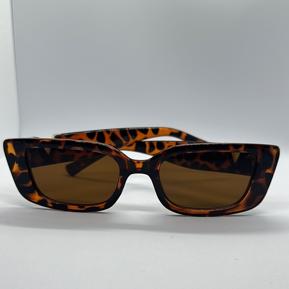 Chic Tortoiseshell V-Detail Sunglasses -Square Frame, Trendy Style UV protection main image 8